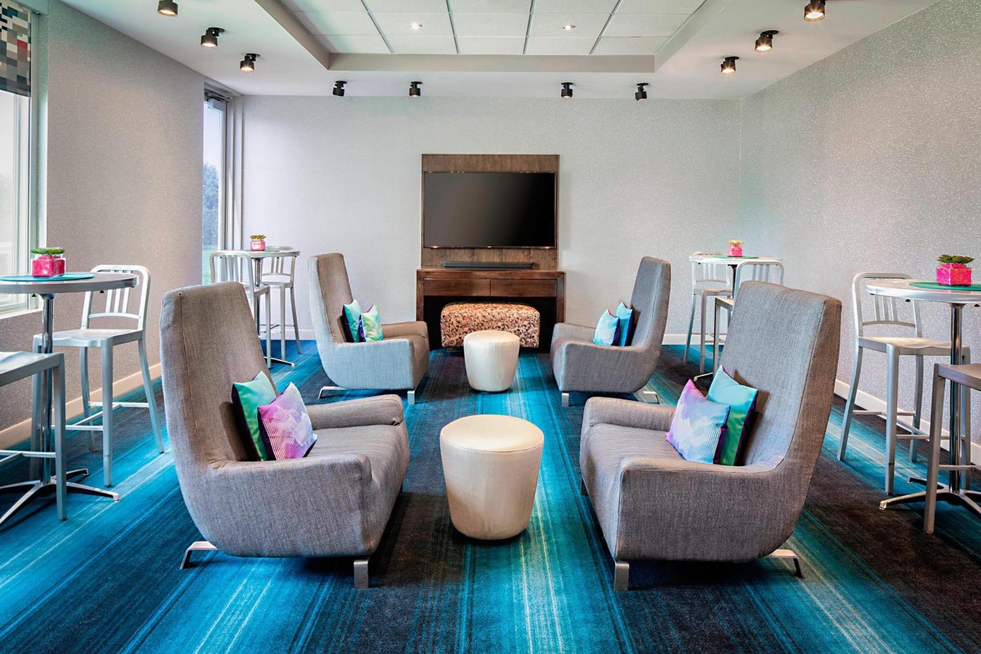 Aloft Hotel Las Colinas Irving Bagian luar foto