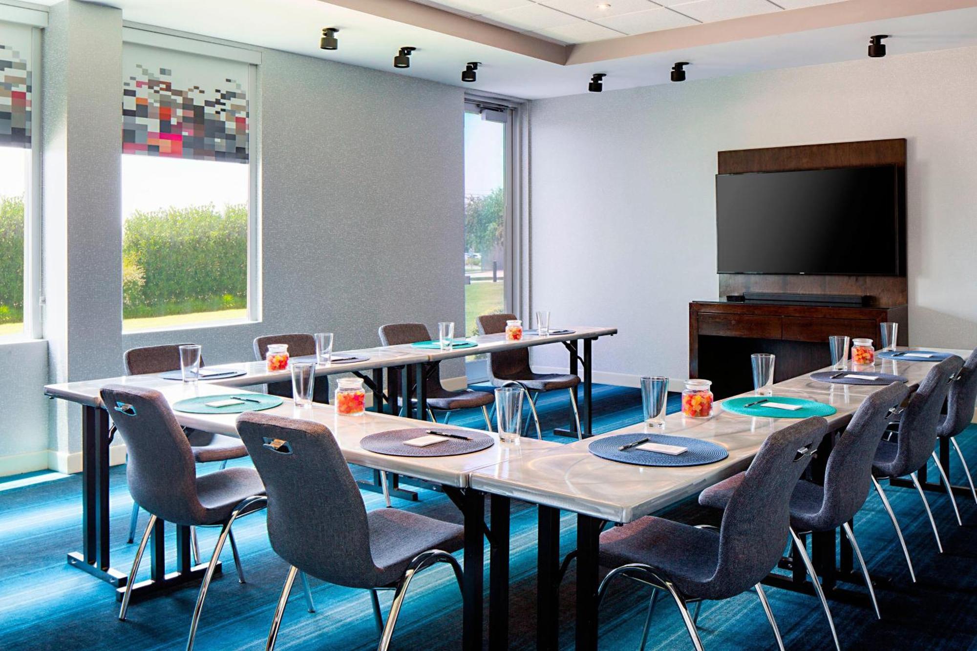Aloft Hotel Las Colinas Irving Bagian luar foto